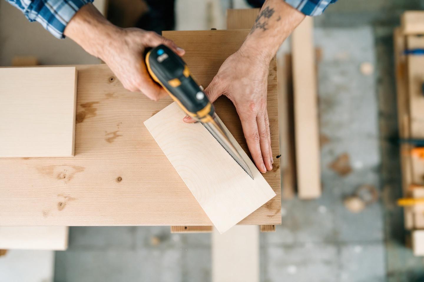 Comment couper une plinthe en angle sortant : guide complet