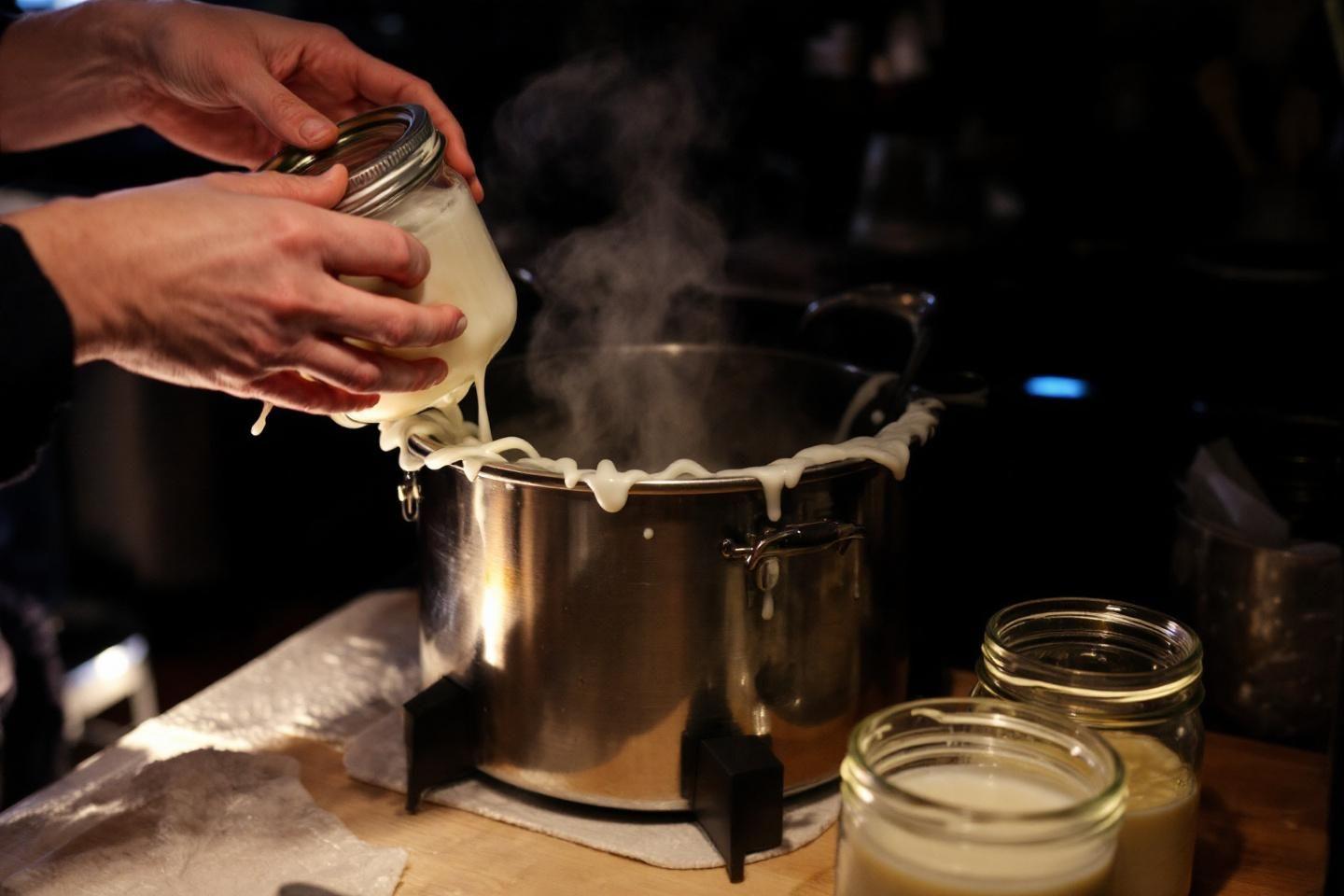 Comment faire fondre sa cire pour bougies maison ?