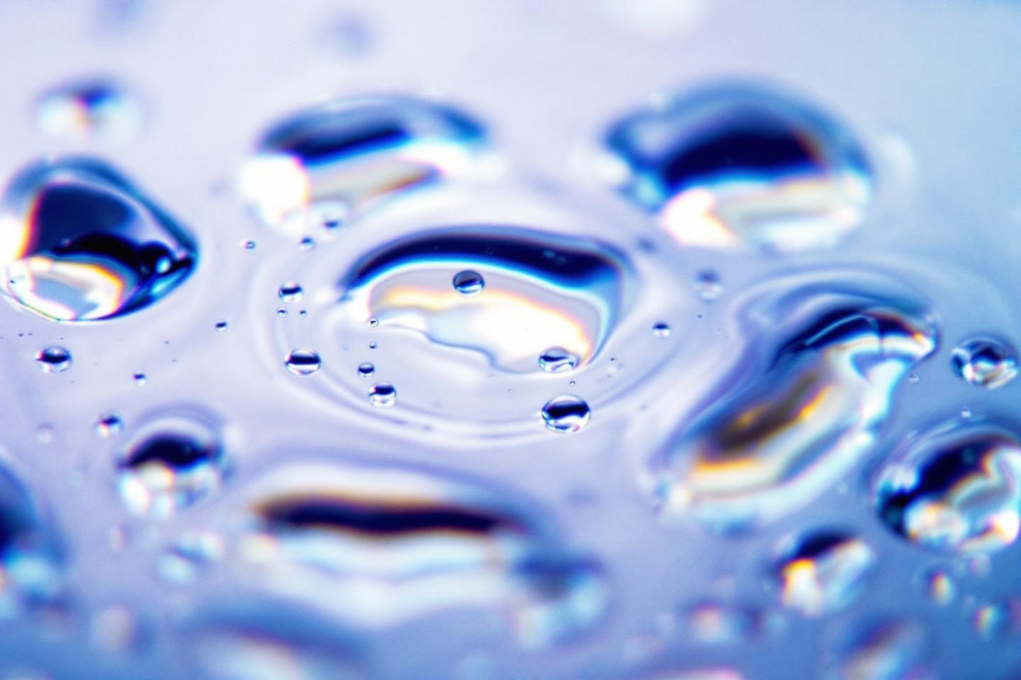 Mémoire de l'eau : origines, controverses et recherches actuelles