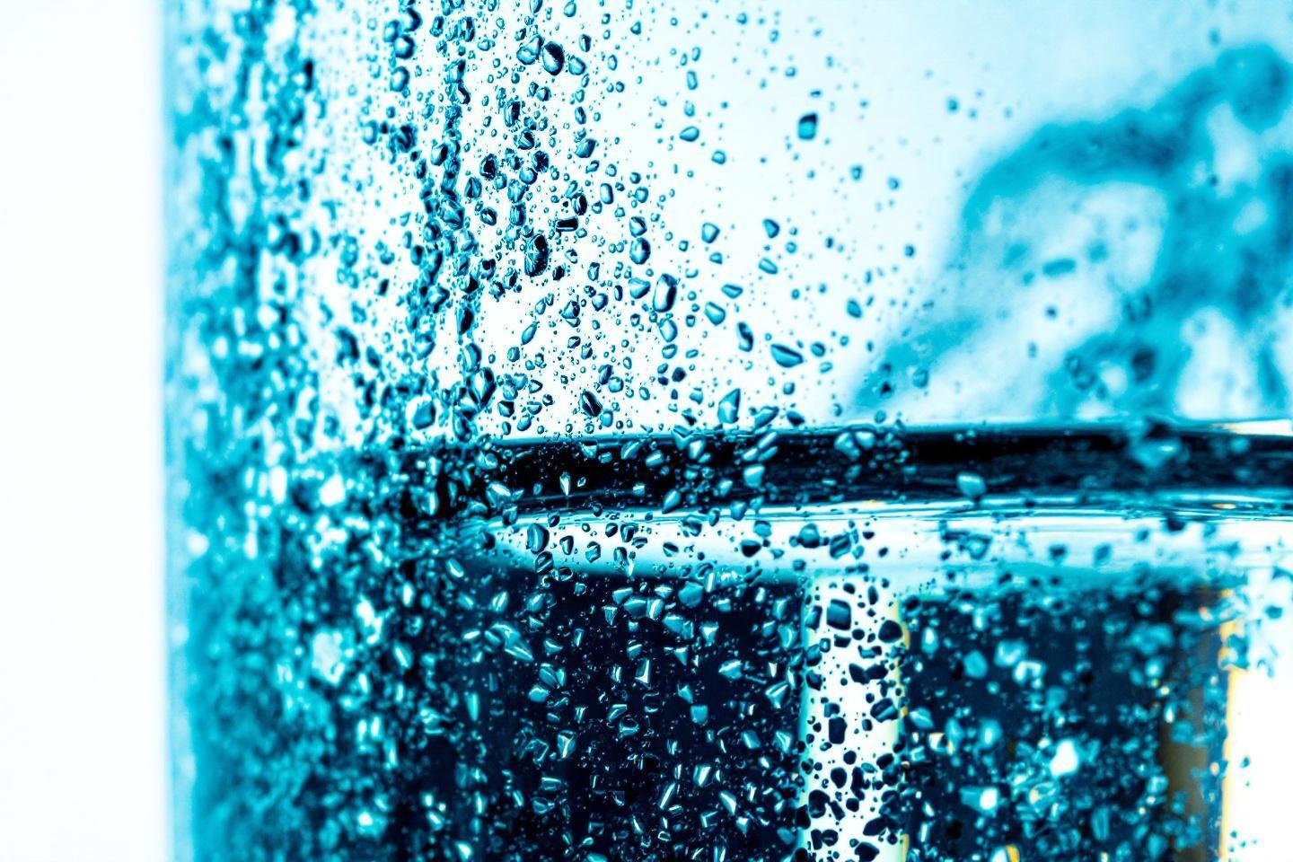 Résidu à sec dans l'eau : impact sur la santé et minéraux